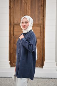 Sıralı Boncuk İşlemeli Gömlek Lacivert