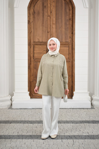 Sıralı Boncuk İşlemeli Gömlek Yağ Yeşil