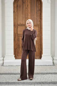 Sırt Dikiş Detay Beli Lastikli Takım Kahverengi