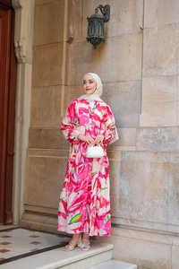 Soyut Çicek Esintisi Desenli Elbise Fuşya