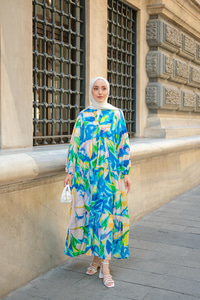 Soyut Çicek Esintisi Desenli Elbise Mavi