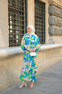 Soyut Çicek Esintisi Desenli Elbise Mavi