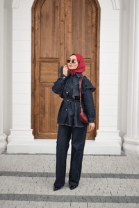 Süs Dikiş Detaylı Omuzları Fırfırlı Pantolonlu Kot Takım Lacivert