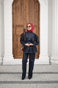 Süs Dikiş Detaylı Omuzları Fırfırlı Pantolonlu Kot Takım Lacivert