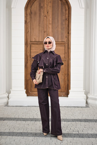 Süs Dikiş Detaylı Omuzları Fırfırlı Pantolonlu Kot Takım Mor