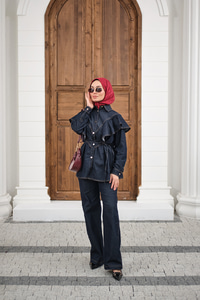 Süs Dikiş Detaylı Omuzları Fırfırlı Pantolonlu Kot Takım Lacivert