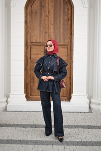 Süs Dikiş Detaylı Omuzları Fırfırlı Pantolonlu Kot Takım Lacivert