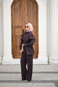 Süs Dikiş Detaylı Omuzları Fırfırlı Pantolonlu Kot Takım Mor