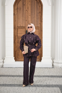 Süs Dikiş Detaylı Omuzları Fırfırlı Pantolonlu Kot Takım Mor