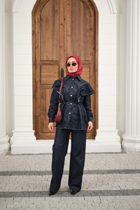 Süs Dikiş Detaylı Omuzları Fırfırlı Pantolonlu Kot Takım Lacivert