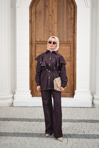 Süs Dikiş Detaylı Omuzları Fırfırlı Pantolonlu Kot Takım Mor