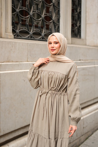 Süs Dikişli Büzgü Elbise Fıstık Yeşil