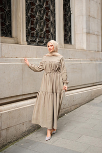 Süs Dikişli Büzgü Elbise Fıstık Yeşil