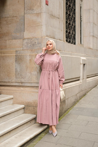 Süs Dikişli Büzgü Elbise Pudra