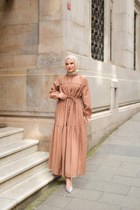 Süs Dikişli Büzgü Elbise Vizon