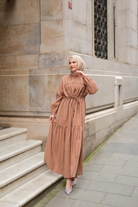 Süs Dikişli Büzgü Elbise Vizon