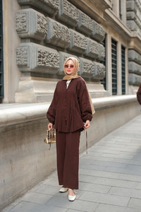 Süs Dikişli Büzgülü Takım Kahverengi