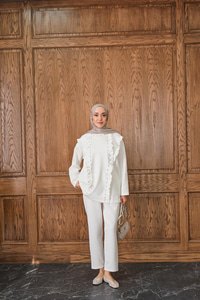 Taş Aksesuarlı Takım Beyaz