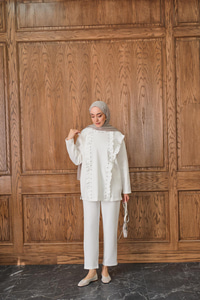 Taş Aksesuarlı Takım Beyaz