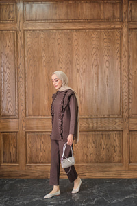 Taş Aksesuarlı Takım Kahverengi