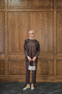 Taş Aksesuarlı Takım Kahverengi