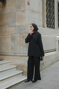 Taş Detay Beli Lastikli Takım Siyah