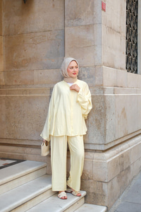 Taş Detay Etekli Takım Sarı