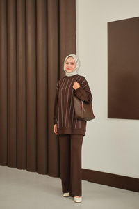 Taş Detay Takım Kahverengi