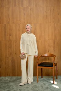 Taş Detay Triko Takım Krem