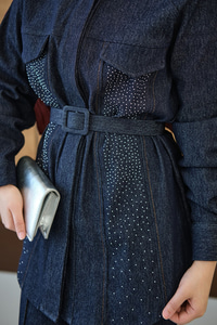 Taş Detaylı Gömlek Yaka Kemerli Kot Takım Lacivert