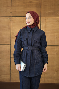 Taş Detaylı Gömlek Yaka Kemerli Kot Takım Lacivert