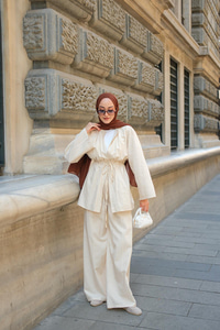 Taş Detaylı İkili Takım Krem