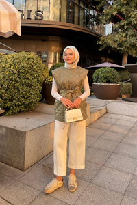 Taş Detaylı Kapitone Yelek Haki Yeşil