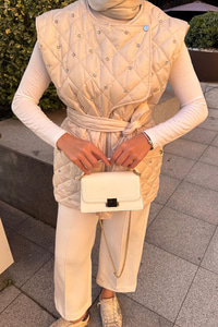 Taş Detaylı Kapitone Yelek Krem