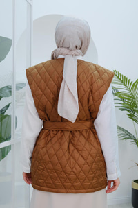 Taş Detaylı Kapitone Yelek Taba