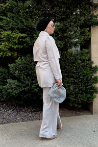 Taş Düğme Detaylı Takım Açık Gri