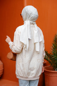 Taş İşlemeli Brode Hırka Krem