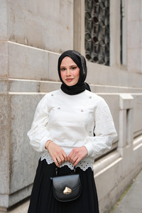 Taş Ve Brode Detaylı Bluz Beyaz