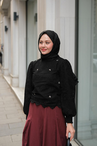 Taş Ve Brode Detaylı Bluz Siyah