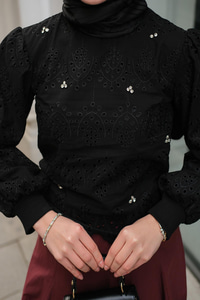 Taş Ve Brode Detaylı Bluz Siyah