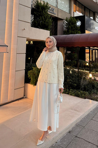 Taşlı Çiçek Düğmeli Hırka Ekru