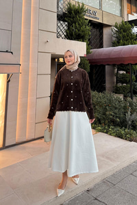 Taşlı Çiçek Düğmeli Hırka Kahverengi