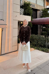 Taşlı Çiçek Düğmeli Hırka Kahverengi