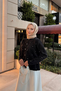 Taşlı Çiçek Düğmeli Hırka Siyah