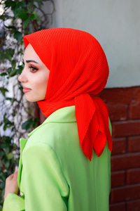 TEK RENK PLISELI ESARP NAR CICEGI