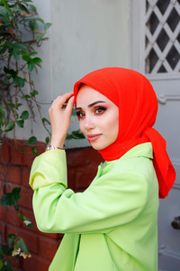 TEK RENK PLISELI ESARP NAR CICEGI