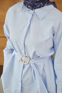 Toka Detaylı Uzun Kuşaklı Gömlek Bebe Mavi