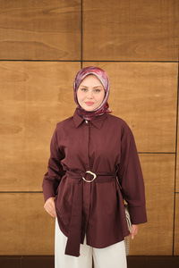 Toka Detaylı Uzun Kuşaklı Gömlek Mürdüm