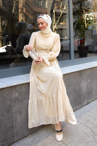 Tül Detay Kemerli Elbise Krem