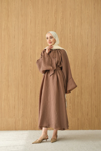 Tül Kumaş Boyun Bağlamalı Detaylı Bel Bağlamalı Elbise Kahverengi